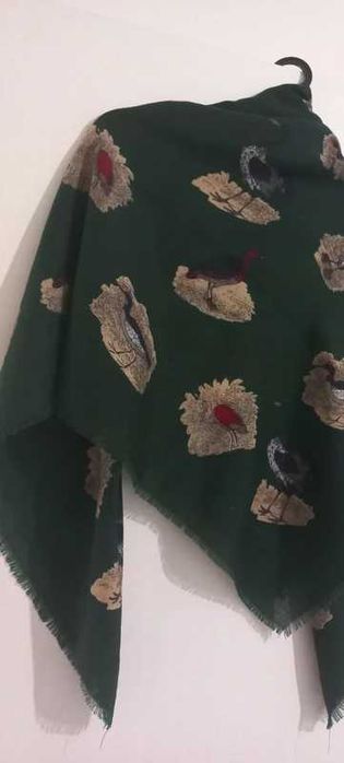 Esarfa fina din lana deosebita,verde cu diverse pasarele 114/114 cm