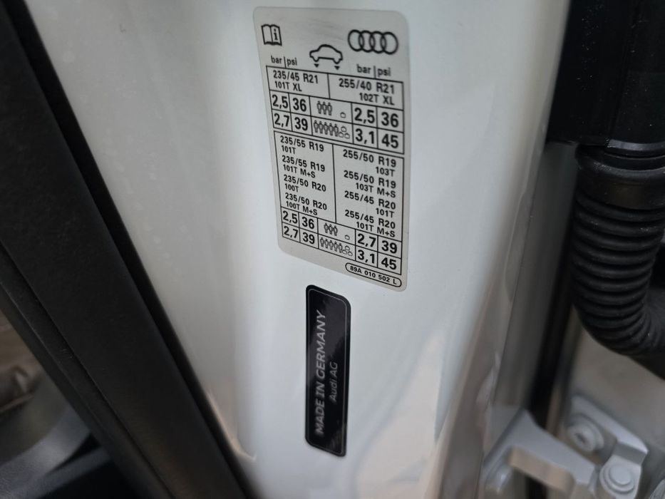 Audi.  Q4   40e-tron