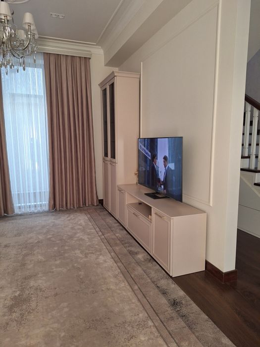 Котедж у ТЦ Альфраганус