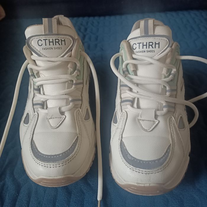 Продам кроссовки б/у.