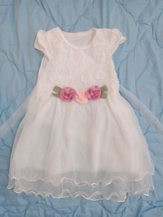Продам платье девочке на 3-5 лет