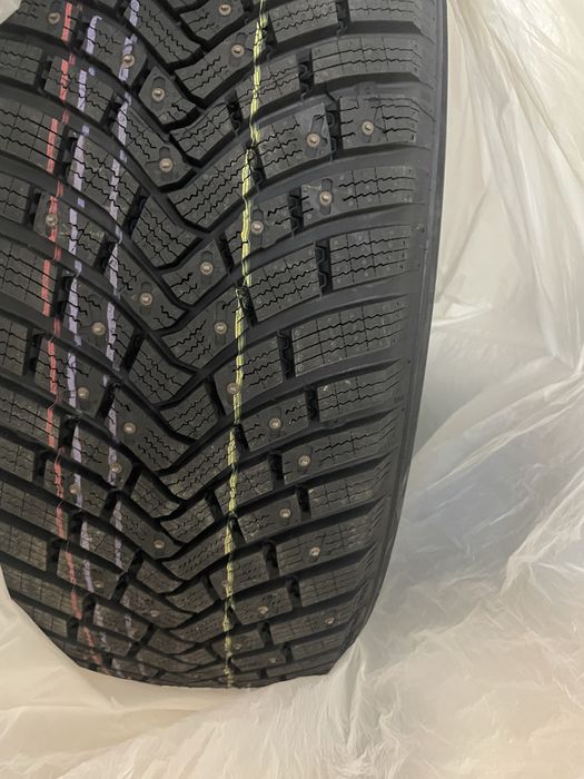 Зимние шины с шипами R20