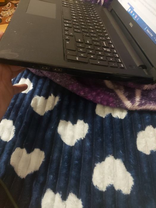 Vând laptop este în stare bună fo