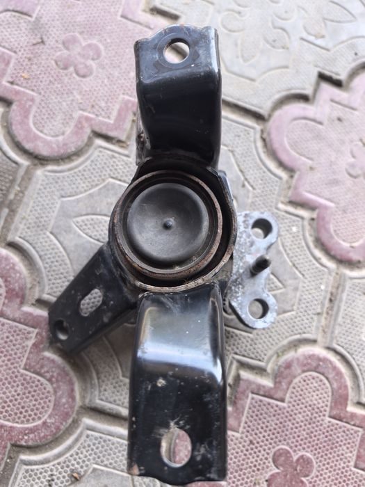 Подушка двигателя Тойота Королла