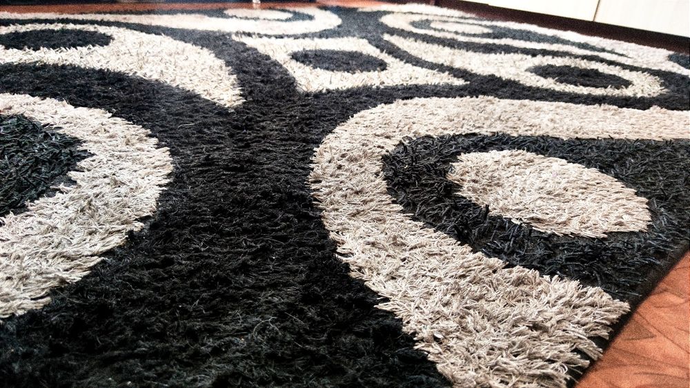 Ковер Шегги, серо черного цвета