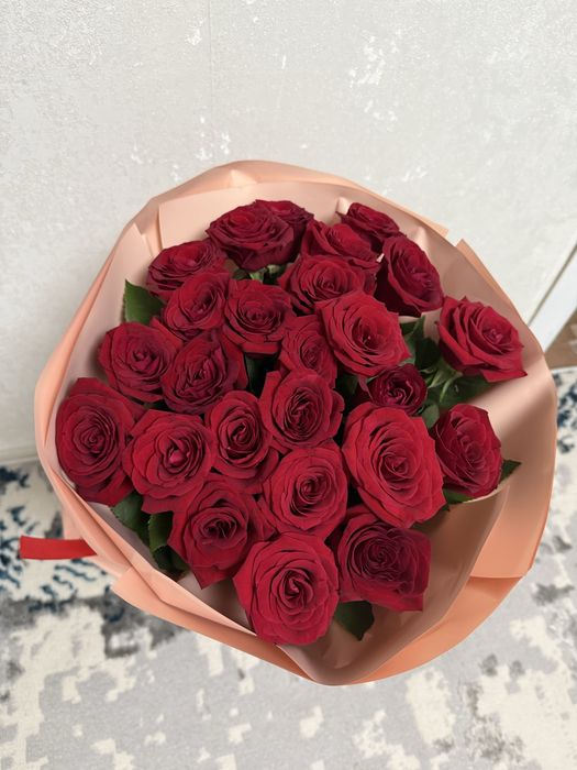 Продается шикарный букет 25 свежих красных роз!