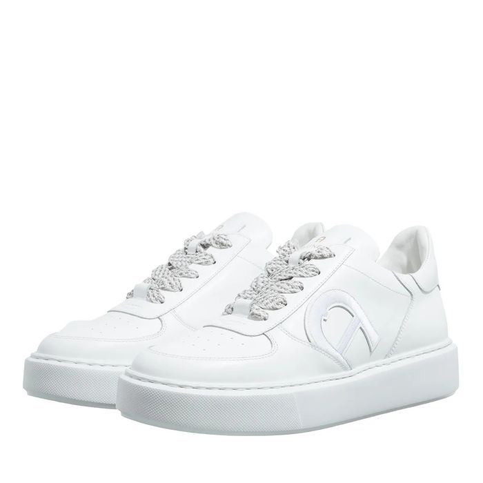 AIGNER Sally 19A White sneakers оригинални кецове 
Low-Top-Sneaker
Sally 19A White
Low-Top-Sneaker