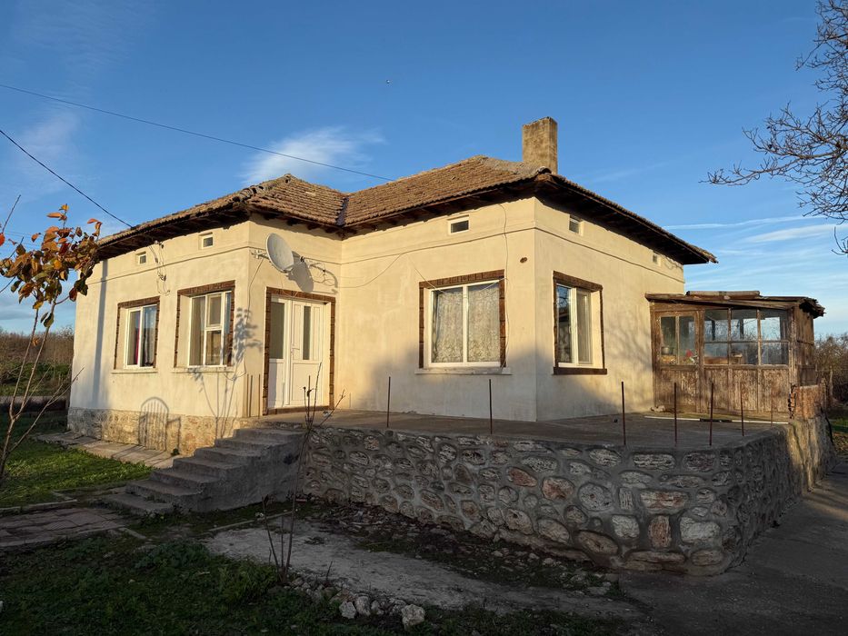 Частично ремонтирана къща само на 20км от Морският бряг в Дуранкулак