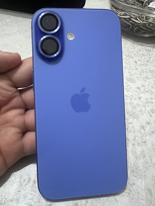 Продам очень идельном состояние Iphone 16 128 GB Ultramarine