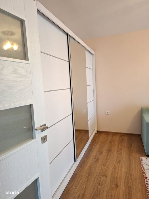 Garsonieră de închiriat, decomandată – renovată si mobilată