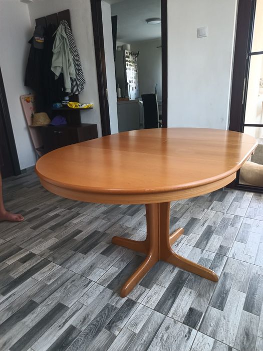 Set masă rotundă extensibilă (diametru 90 cm) + 4 scaune tapițate, le