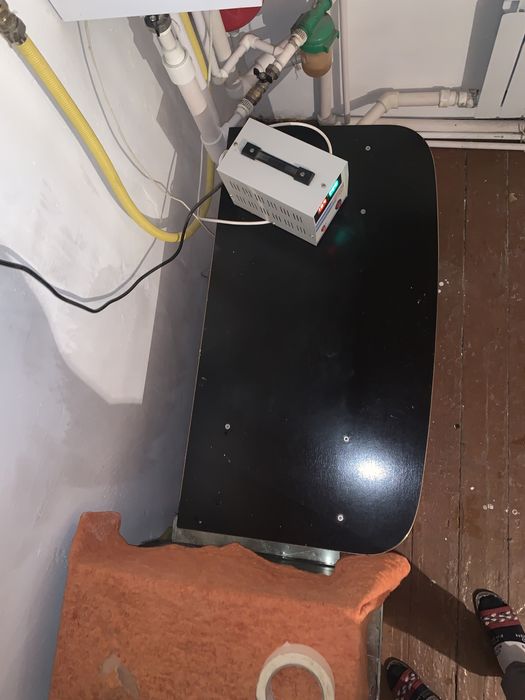 Телевизор с подставкой