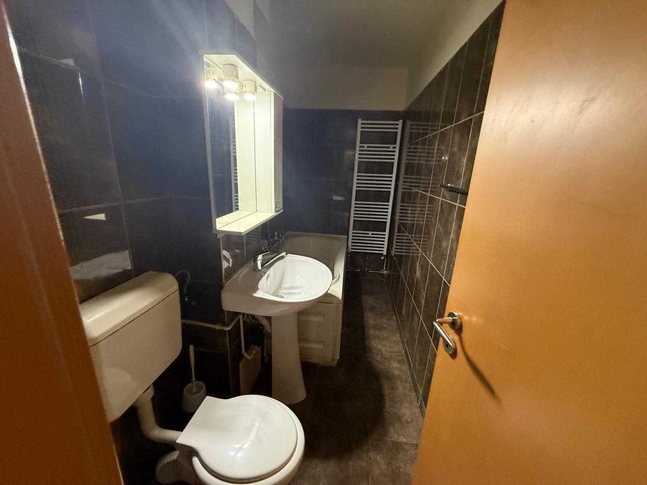Apartament de vanzare in Hateg - 2 camere, decomandat, spatios, cu garaj, zona buna.
