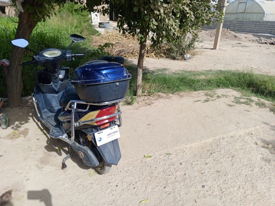 Skuter srochni sotiladi