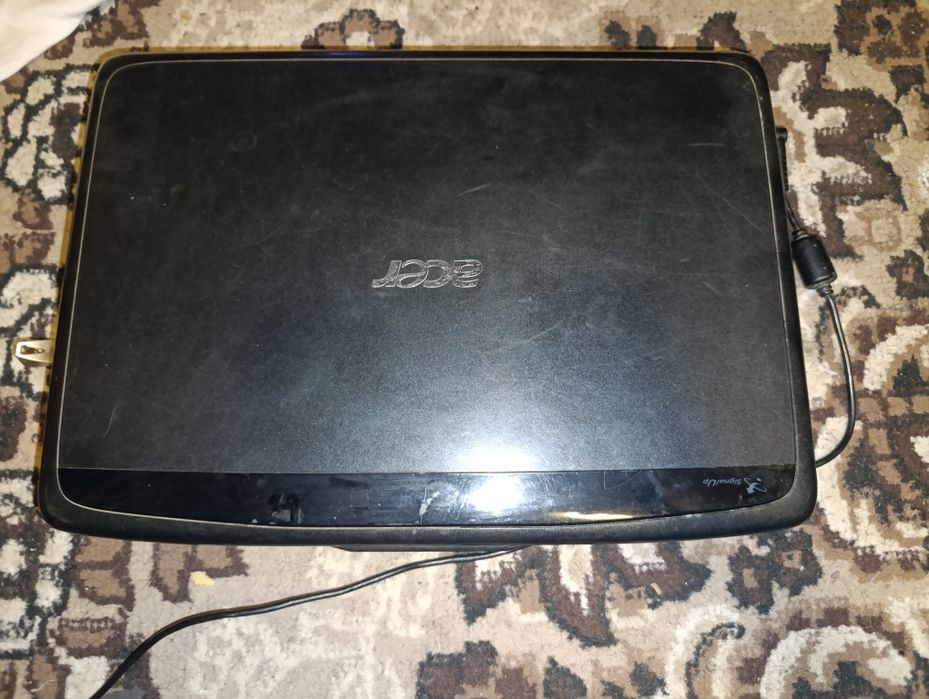 Notebook ACER yaxshi holatda