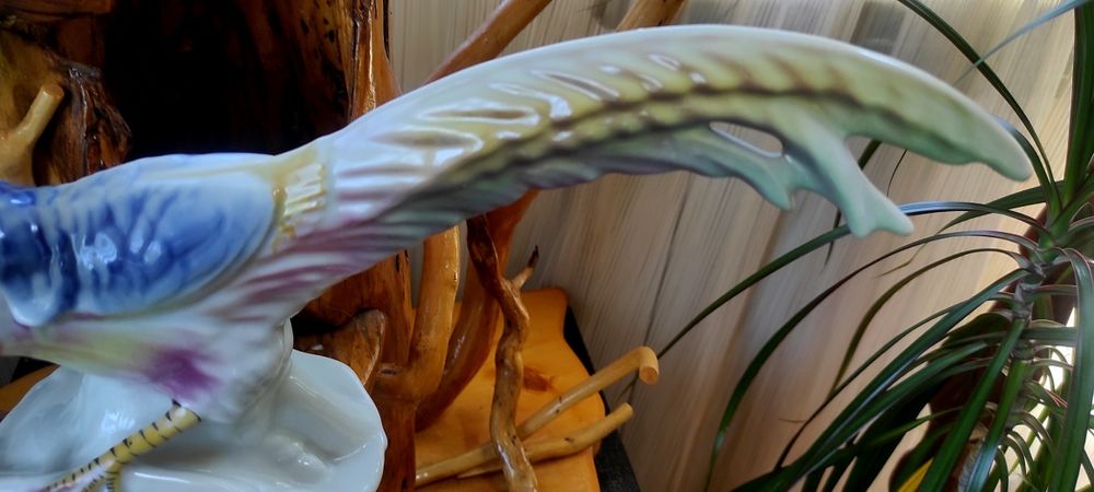 Българска порцеланова статуетка