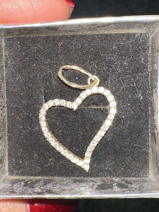 Продается  кулон золотой