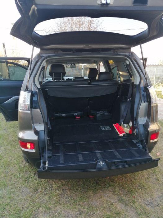 Vând mitsubishi outlander.   An 2011.    Masina personala