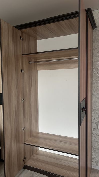 Продам стильный спальный гарнитур в современном дизайне.