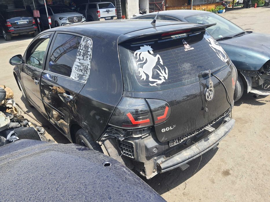 На части! VW Golf 2.0 TDI
