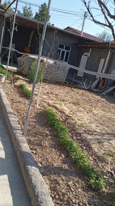 Уй сотилади , ери билан