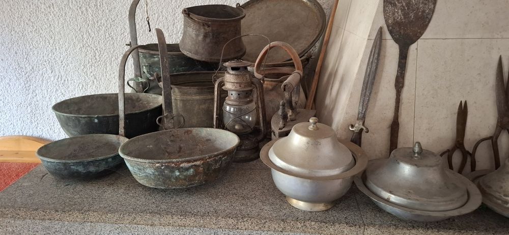 Лот Много стари предмети за украска на механи