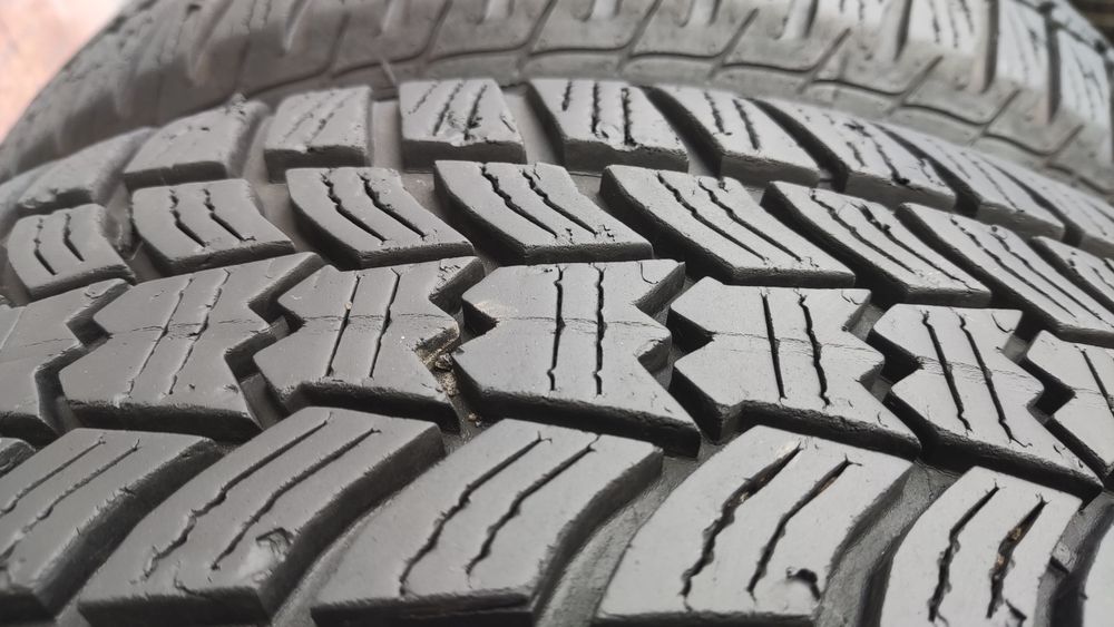 2бр. зимни гуми 215/55/17 Sava Eskimo HP
dot22
7.3mm
Добро състояние н