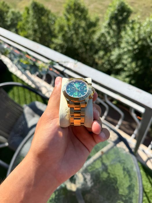 Ceas auriu cu cadran verde
