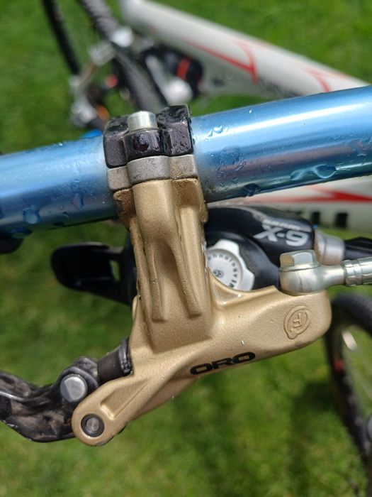 Bicicleta roți 26" cu frâne hidraulice,full suspensie.