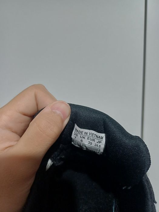 Продам кроссовки