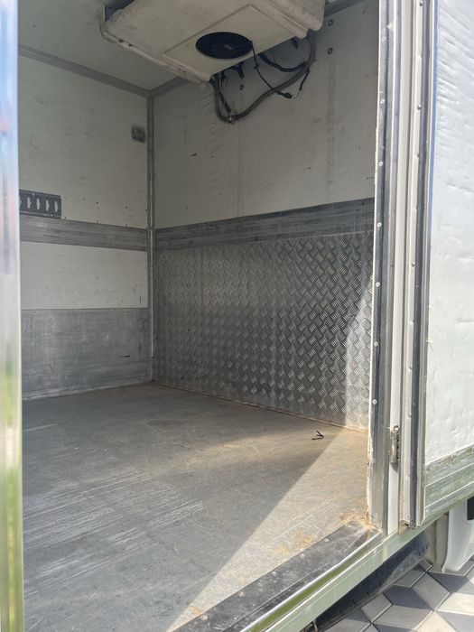 Mercedes 515 cub frigo cu lift