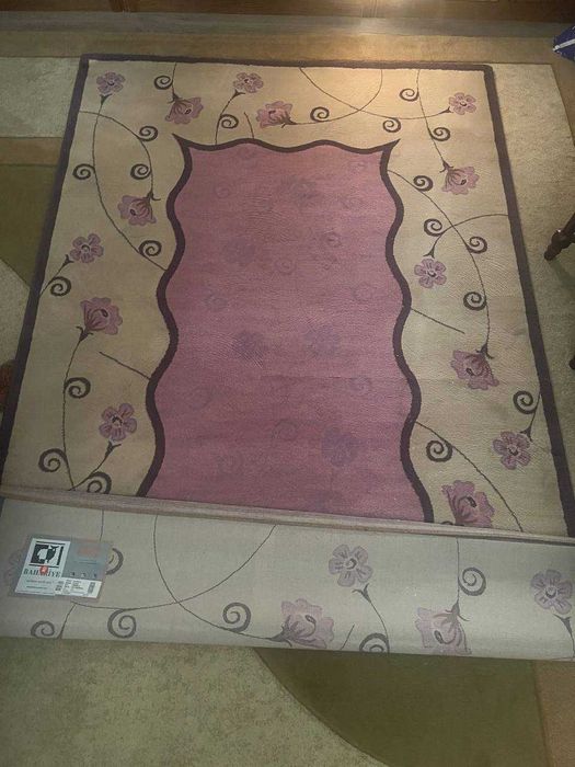 Продаю 2 одинаковых ковра разных размеров 1,5х2,3 и 2х3