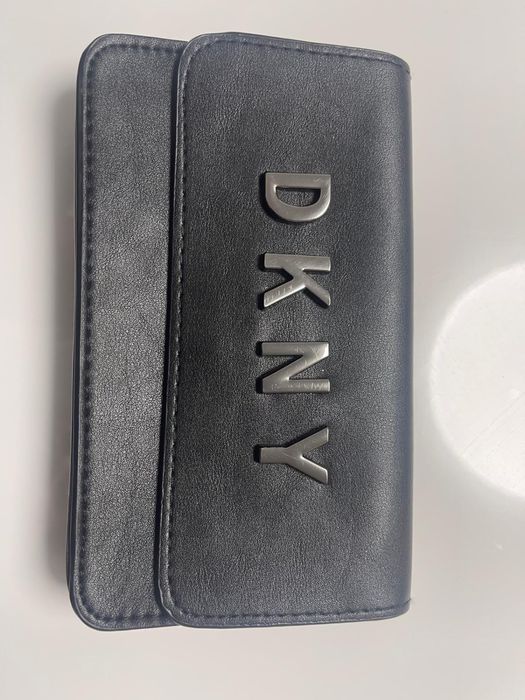 Portofel DKNY impecabil