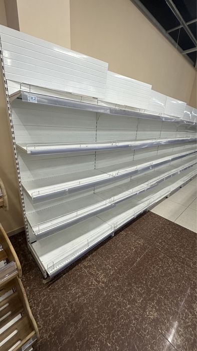 Витрины,стеллажи