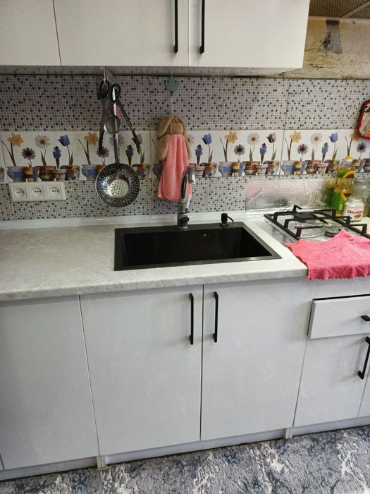 Kuxnni garnitur sotiladi