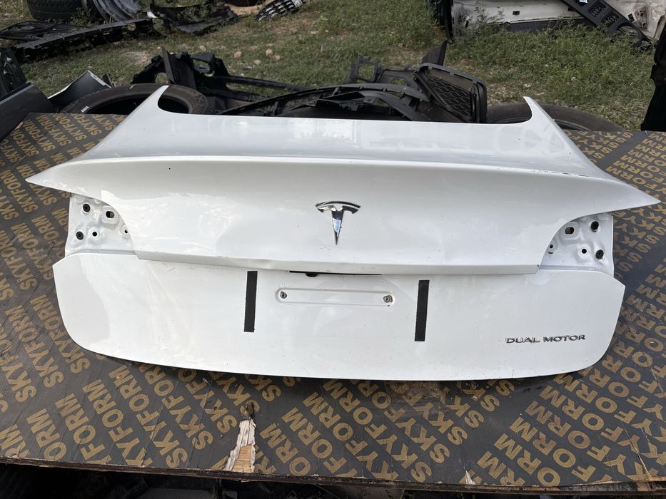 Капак Tesla Model 3