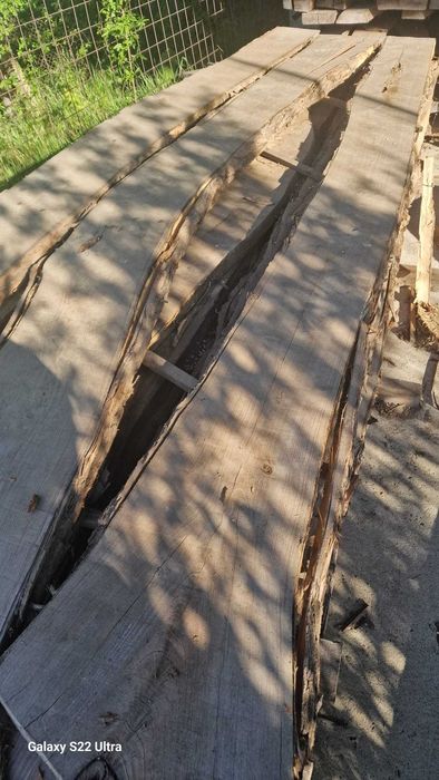 Fabrica de mobila lichideaza stoc de cherestrea: salcam, cires, paltin si stejar