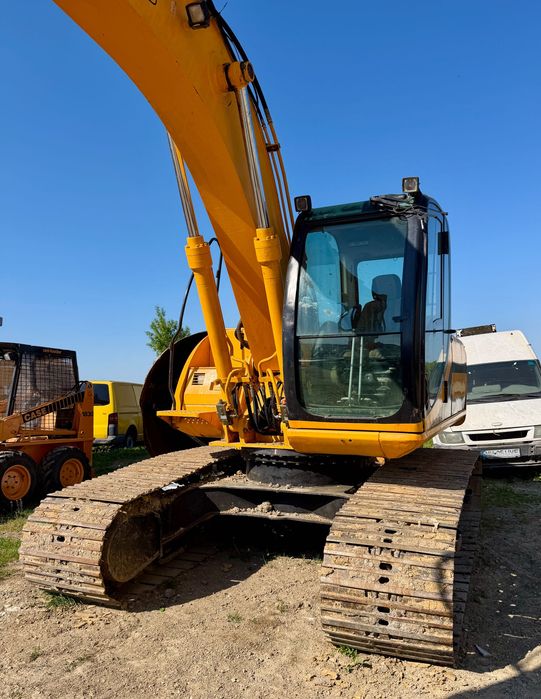 JCB excavator pe senile / an 2006