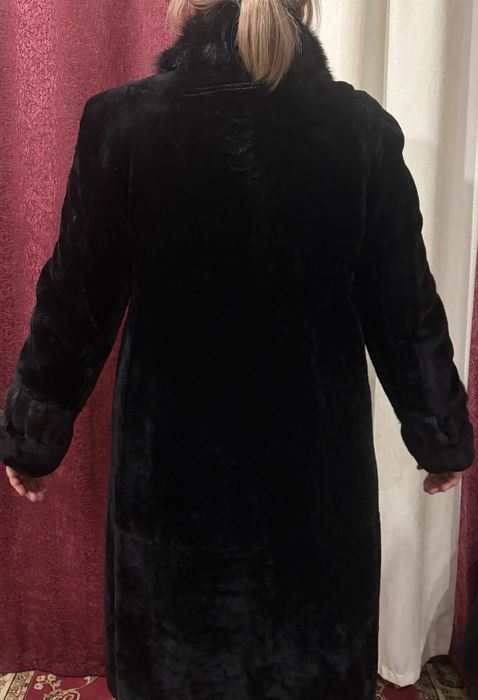 Продам женскую шубу мутон