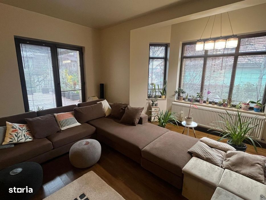 Vila Strada Trivale S+P+E1+M