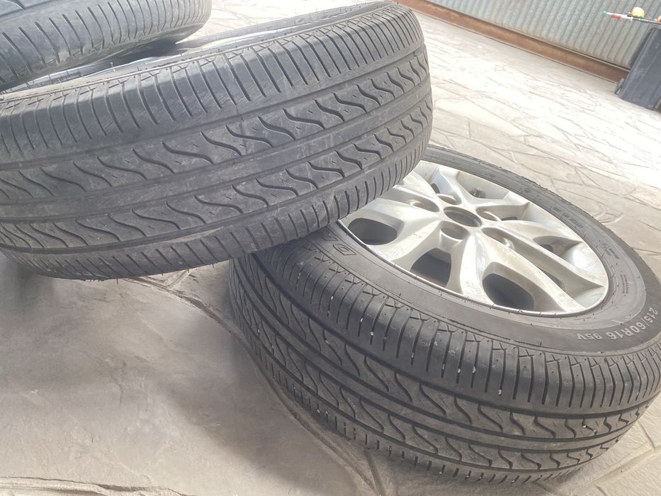 Продам летние шины с дисками 215/60 R16