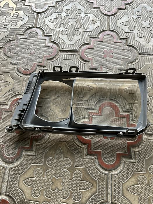 Стекло на фару W124