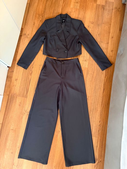 Costum elegant, de efect si lejer S