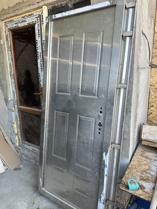 Продам входную дверь