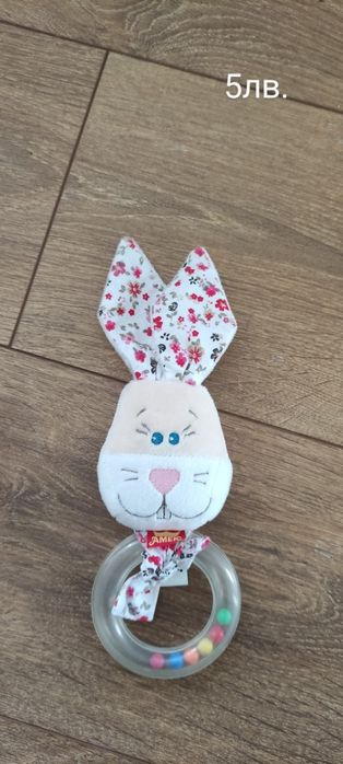 Бебешки играчки (за количка, дрънкалки) + подарък