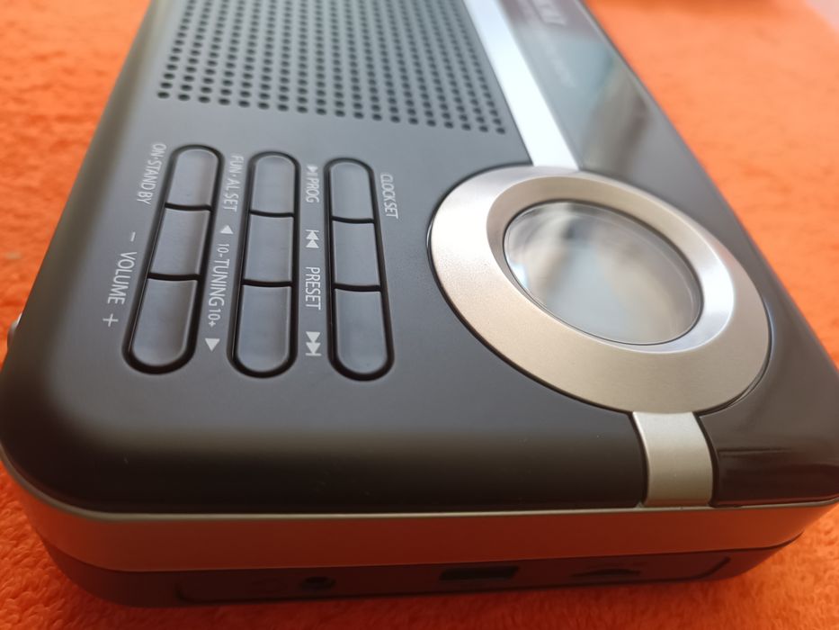 Radio Akai mic cu intrare USB