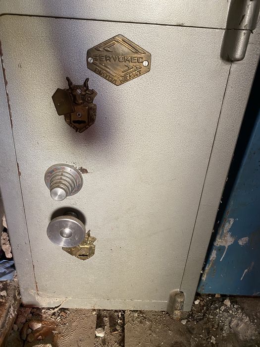 Case de bani,seif,amanet,case de schimb valutar