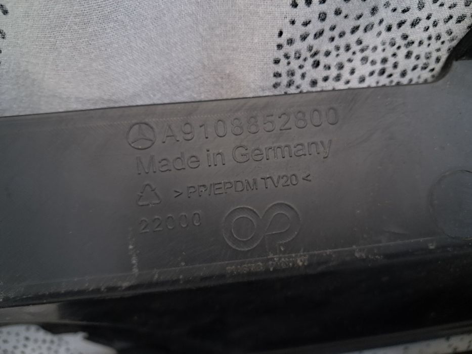 Грил решетка Mercedes Sprinter A910