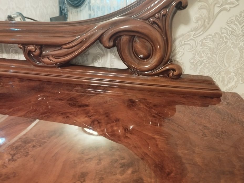 Mebel mehmon xona uchun stenka va kamod