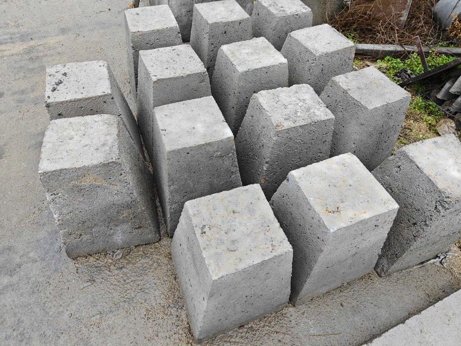 Бетонови изделия - коруби, колове и др.